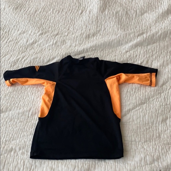 Quiksilver kids rash guard size 4 orange and black - Picture 6 of 6